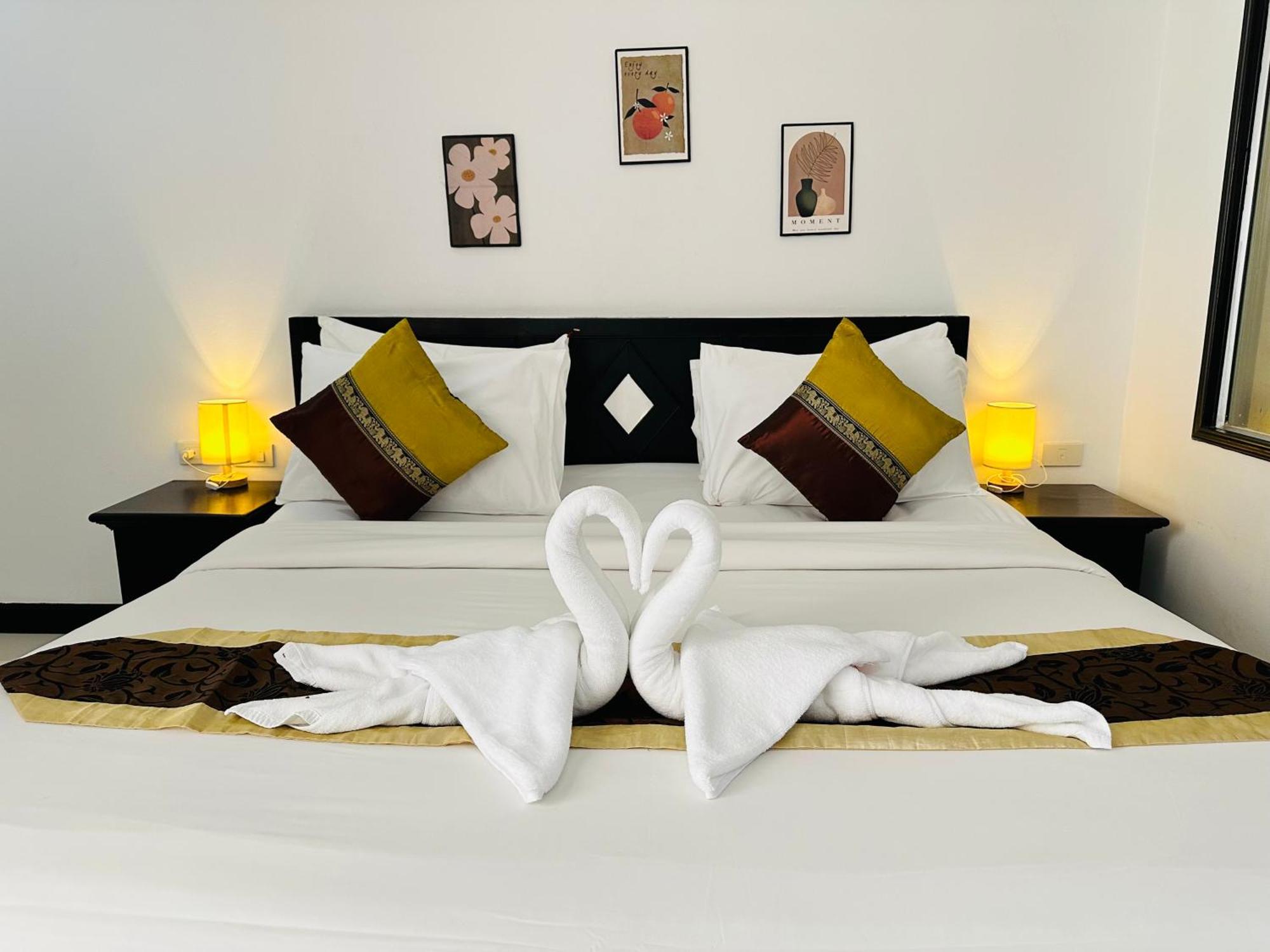 Hotel Baya Phuket Patong Esterno foto