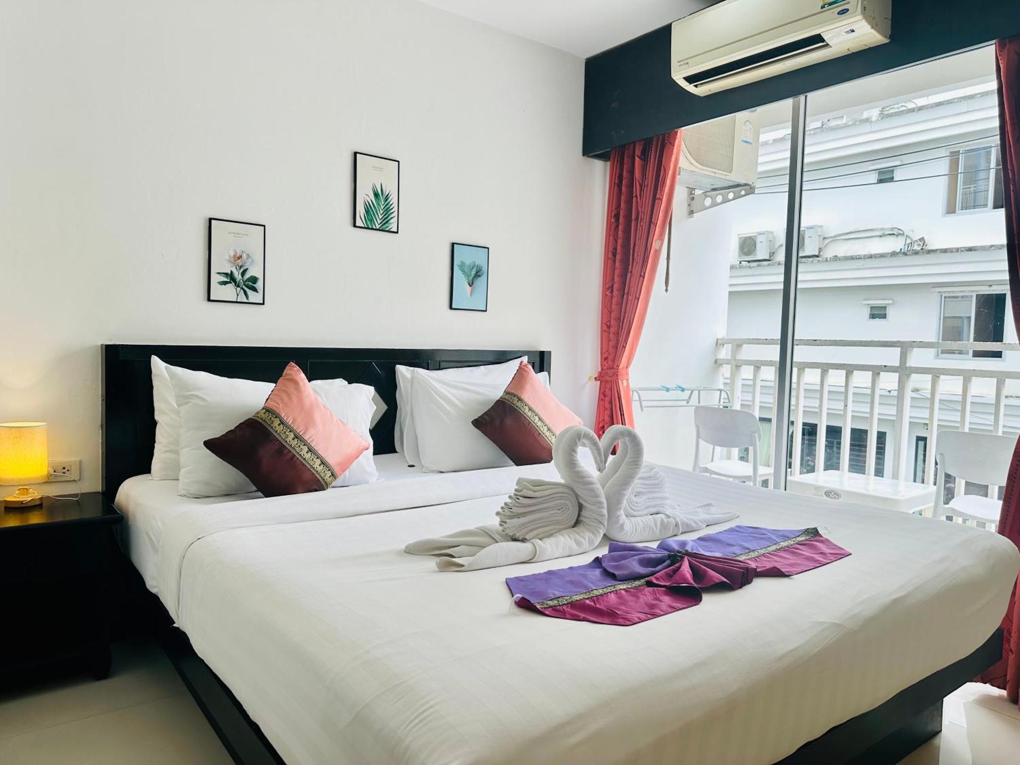 Hotel Baya Phuket Patong Esterno foto