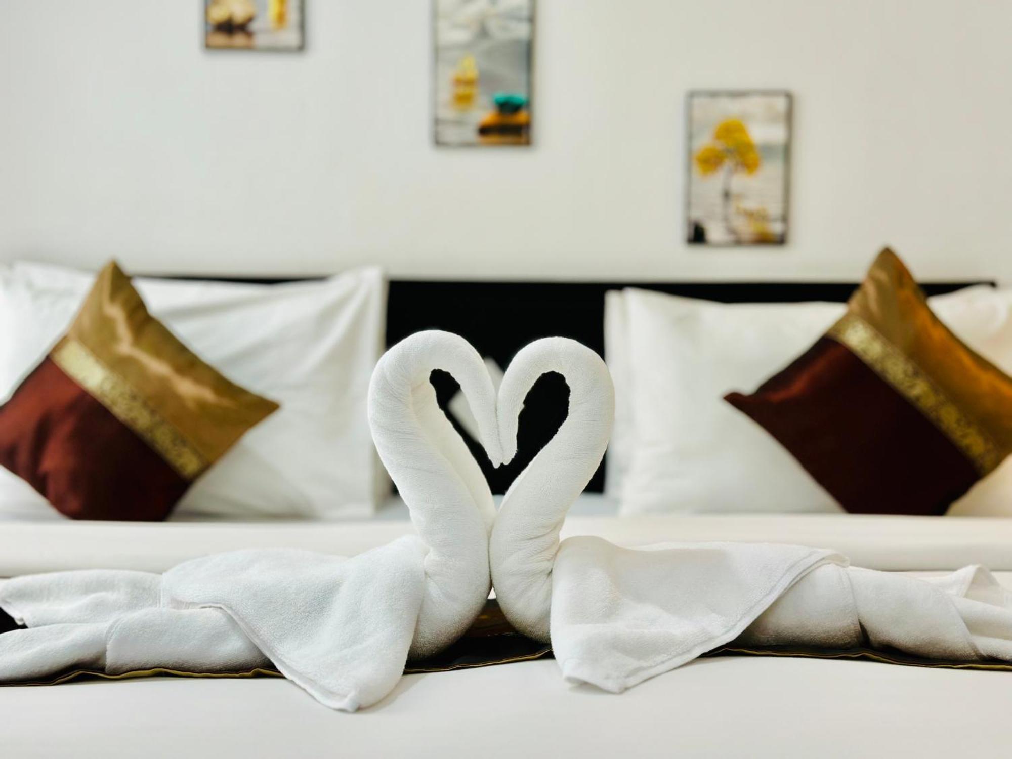 Hotel Baya Phuket Patong Esterno foto