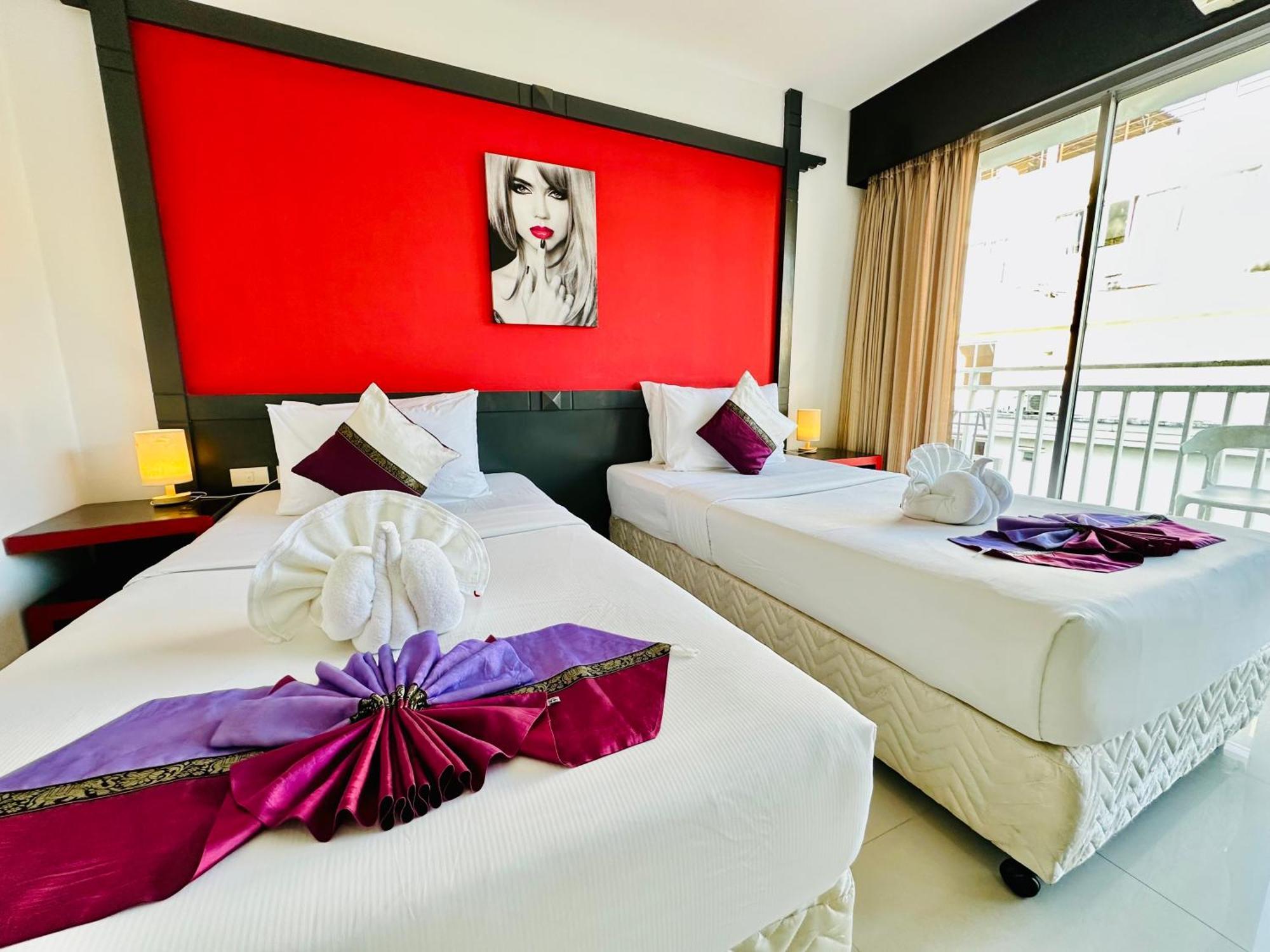 Hotel Baya Phuket Patong Esterno foto